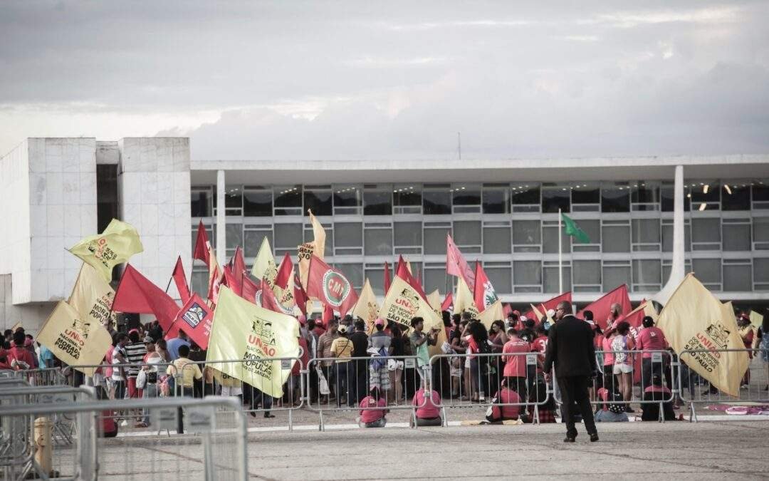 Sem-Teto realizam ato no STF por Lula Livre e em defesa da democracia